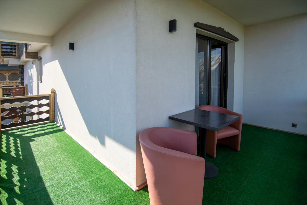 Hotel La Conacul Vesel Săpînţa Exterior foto