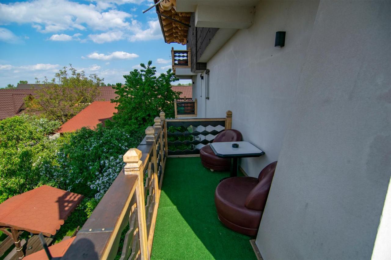 Hotel La Conacul Vesel Săpînţa Exterior foto
