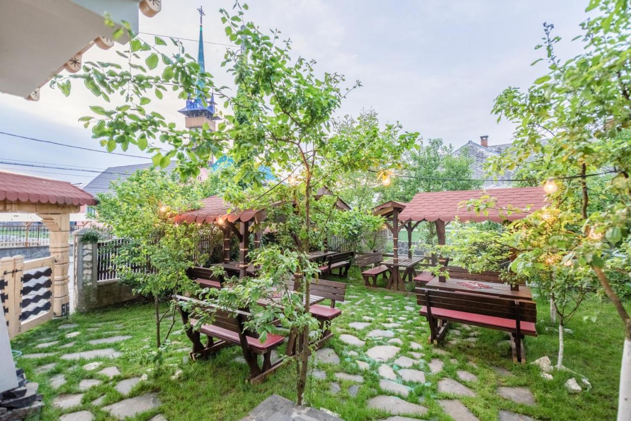 Hotel La Conacul Vesel Săpînţa Exterior foto