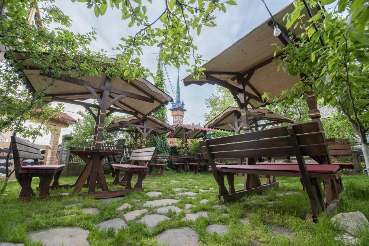 Hotel La Conacul Vesel Săpînţa Exterior foto