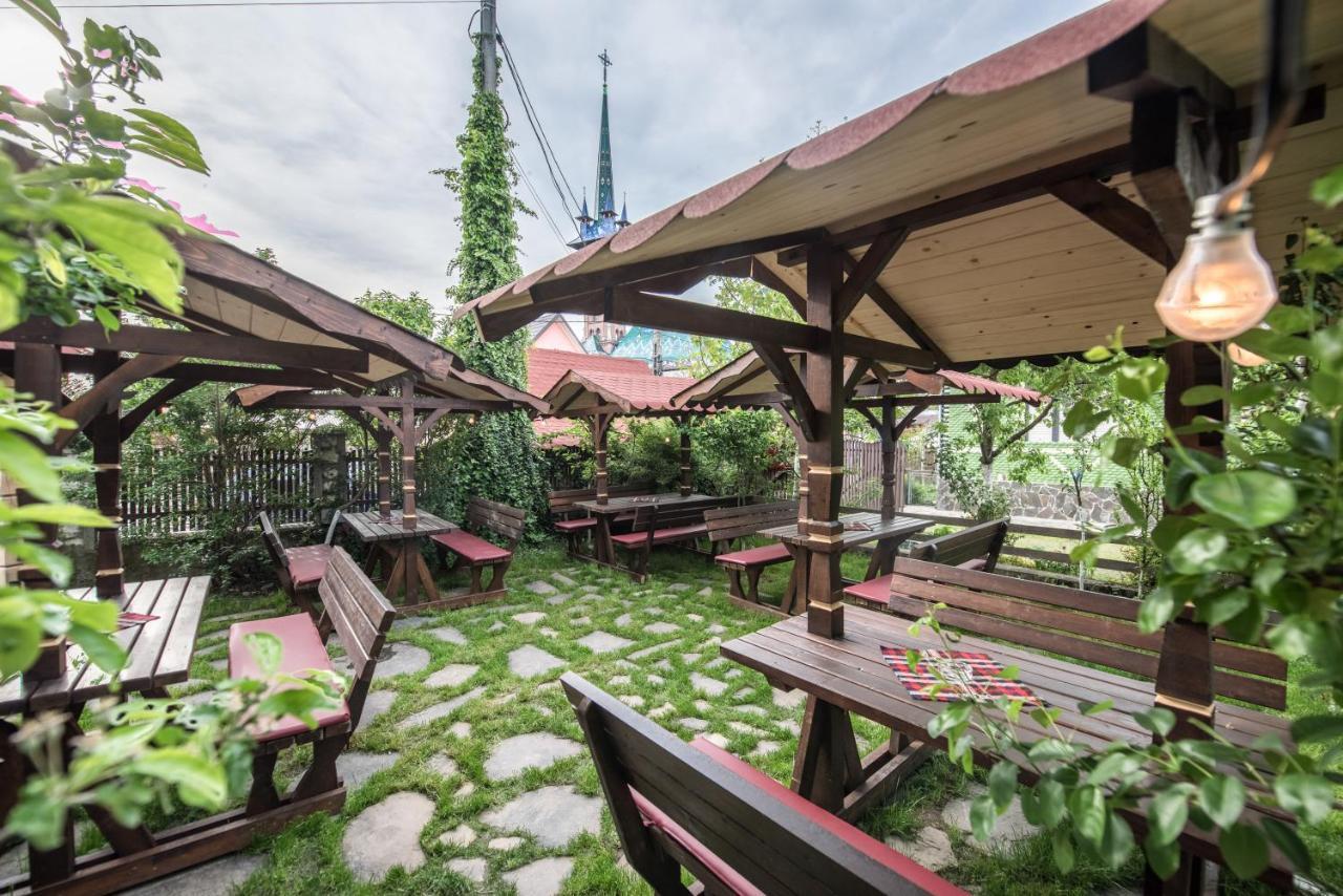 Hotel La Conacul Vesel Săpînţa Exterior foto