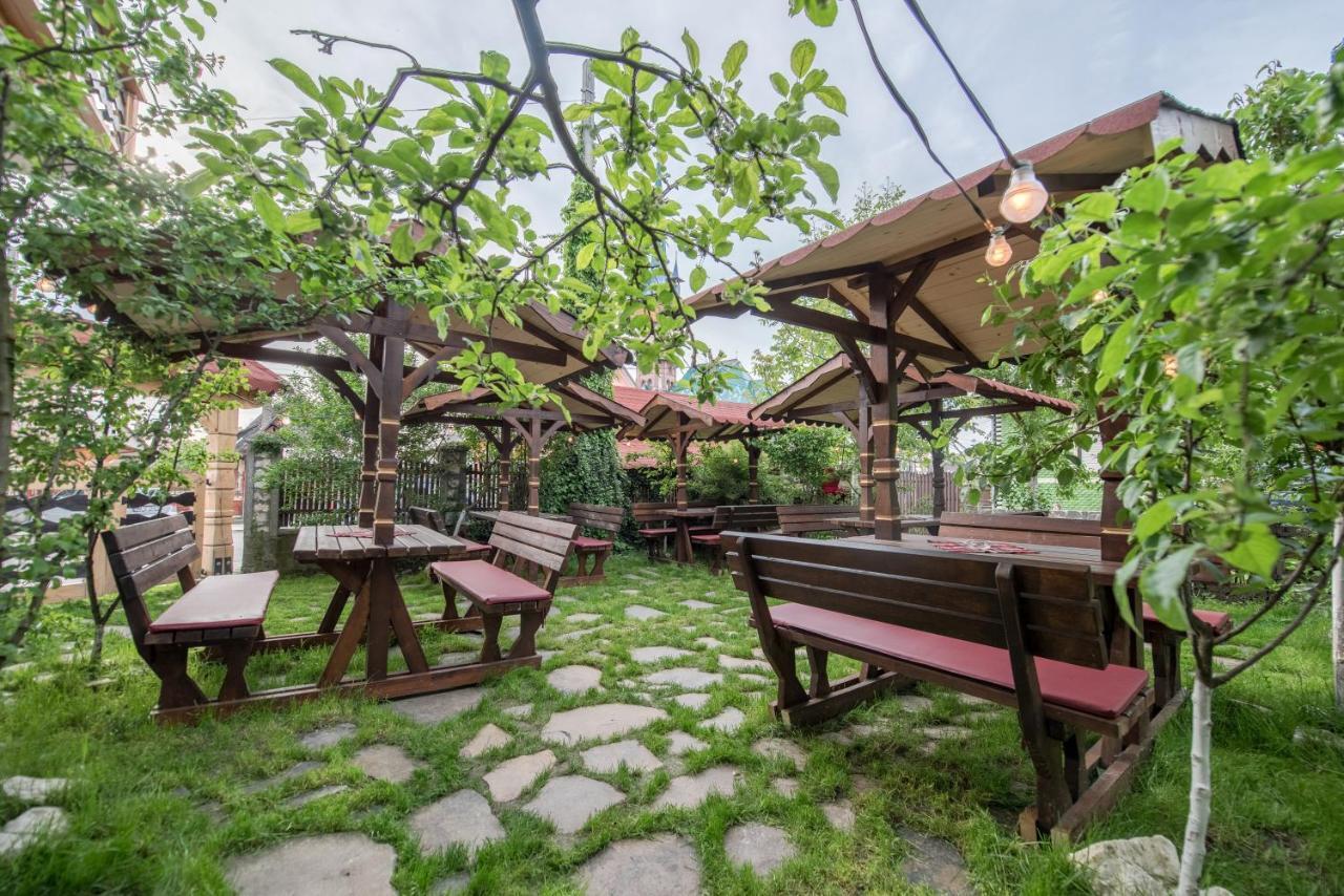 Hotel La Conacul Vesel Săpînţa Exterior foto