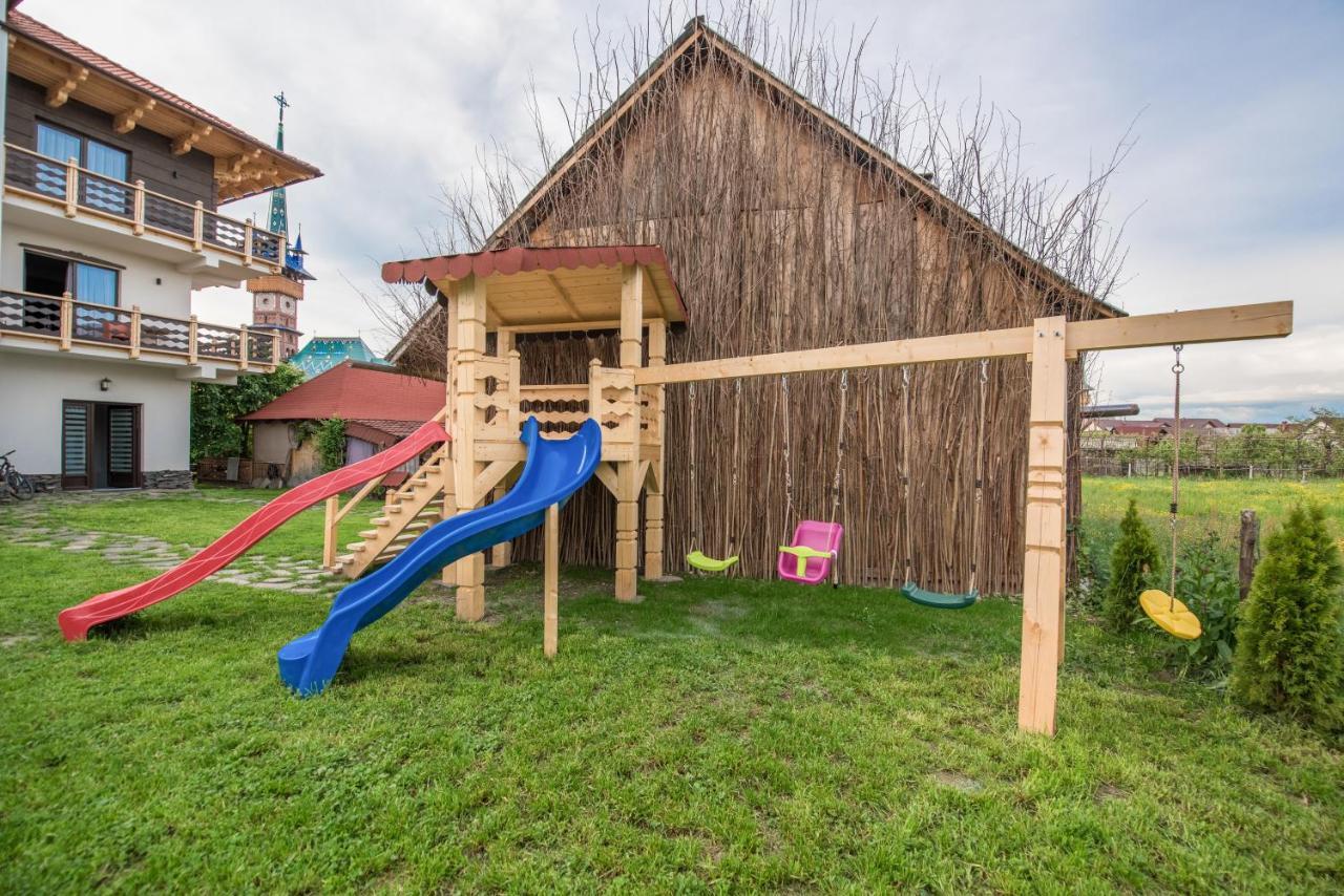 Hotel La Conacul Vesel Săpînţa Exterior foto
